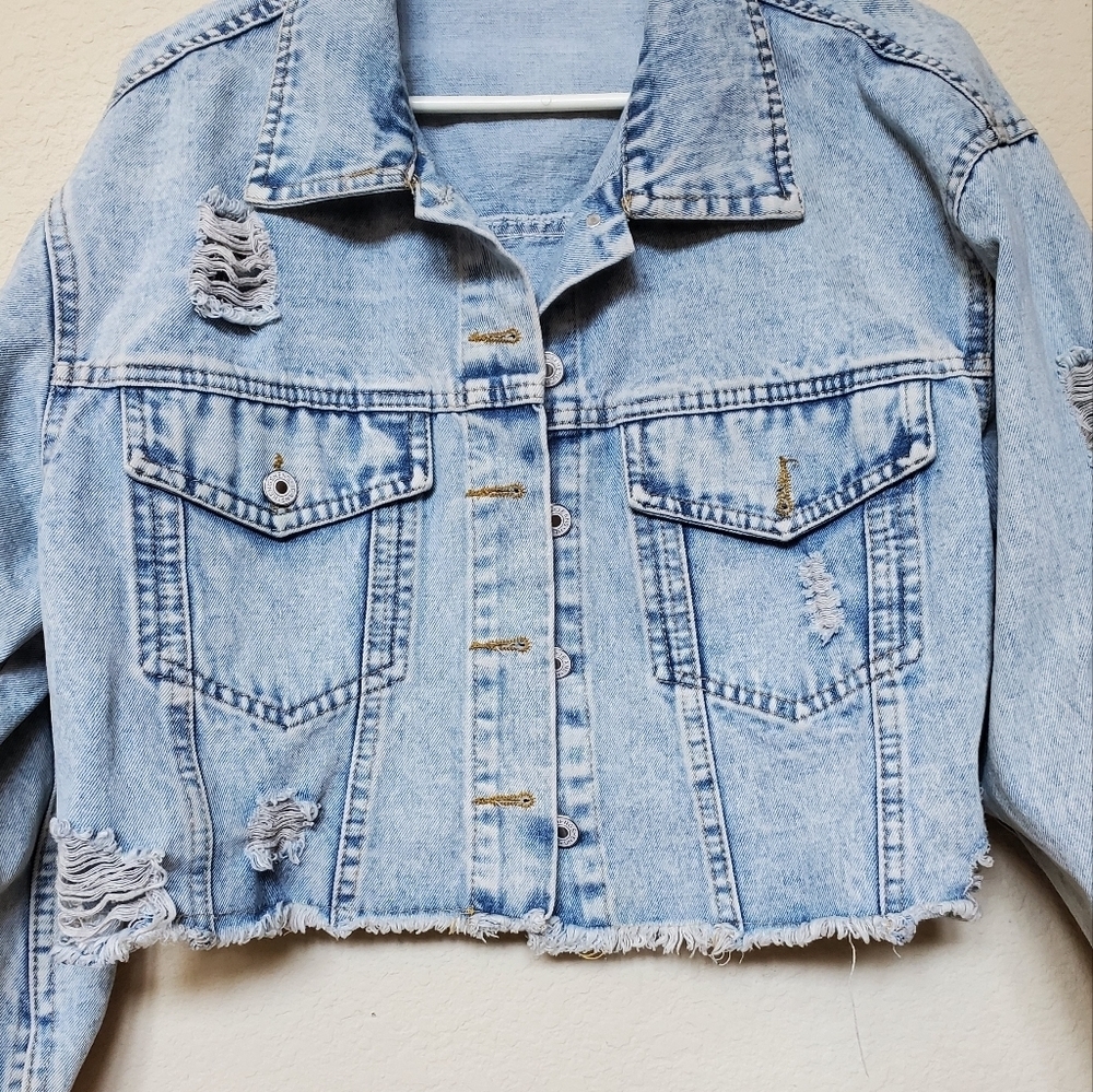 HengSheng Distressed Crop Denim Jacket. Size M - Picture 2 of 5